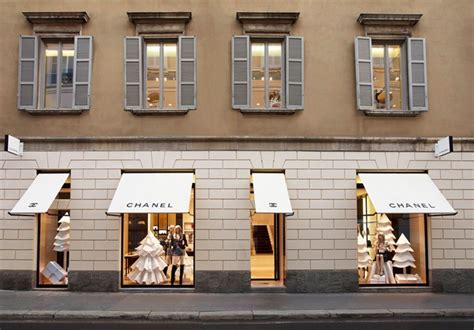 negozio borse chanel milano|Chanel inaugura il suo secondo flagship store a Milano. .